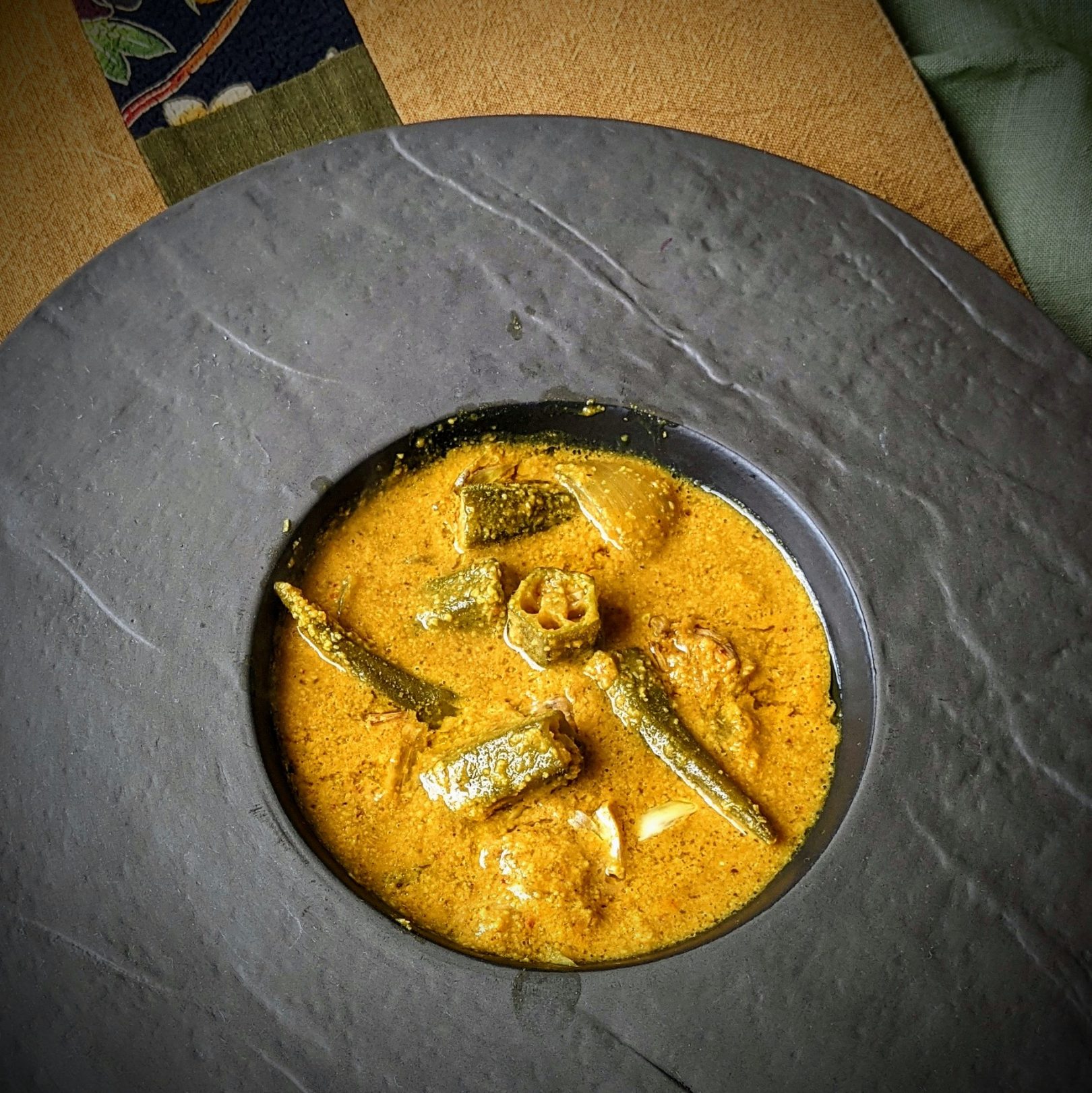 Okra-kokos curry – Bhendi ghashi
